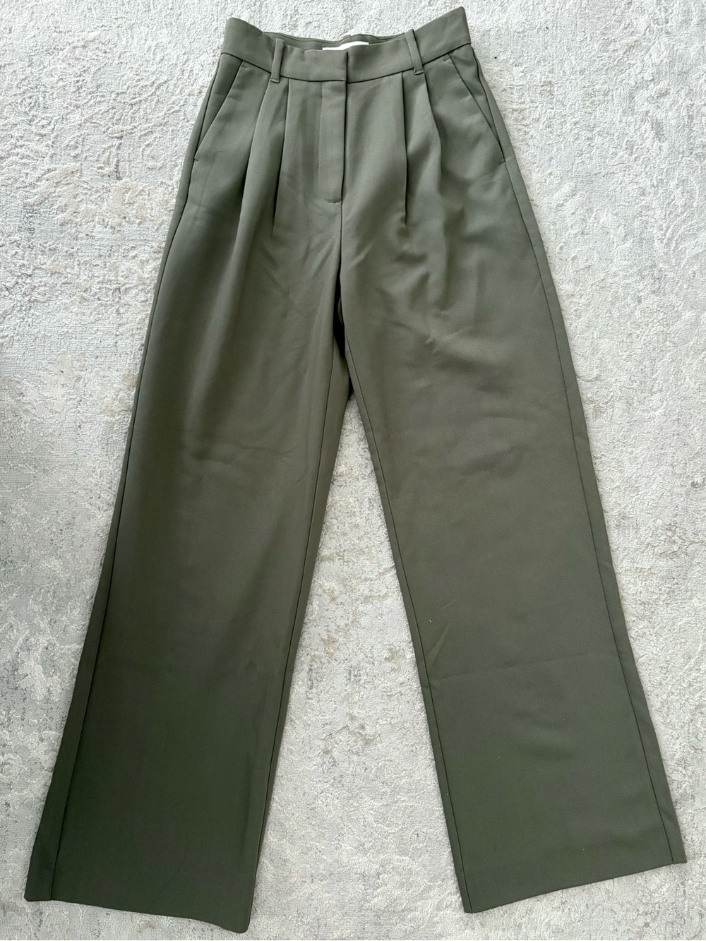 NWT❗️Abercrombie & Fitch Olive Wide-Leg Pleated Trousers